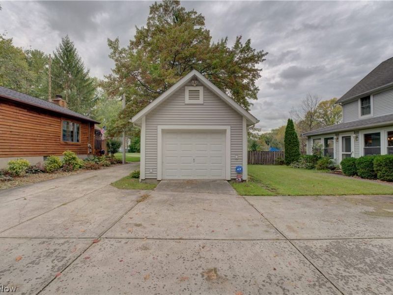 9831 Aldridge Drive, Columbia Station, OH 44028 Photo 4