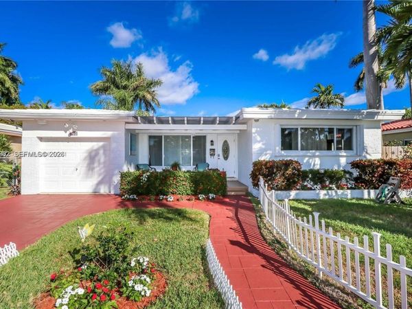 927 Lincoln St , Hollywood, FL 33019