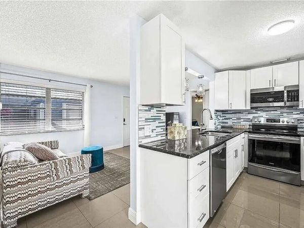 1607 NE 15TH Avenue, Unit 2, Fort Lauderdale, FL 33305