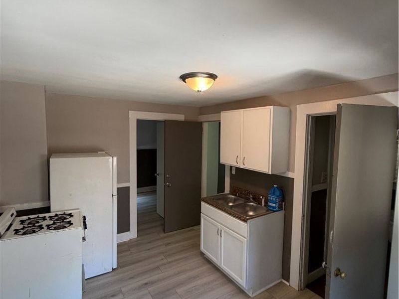 3658 E 55th Street , Unit upper, Cleveland, OH 44105 Photo 4