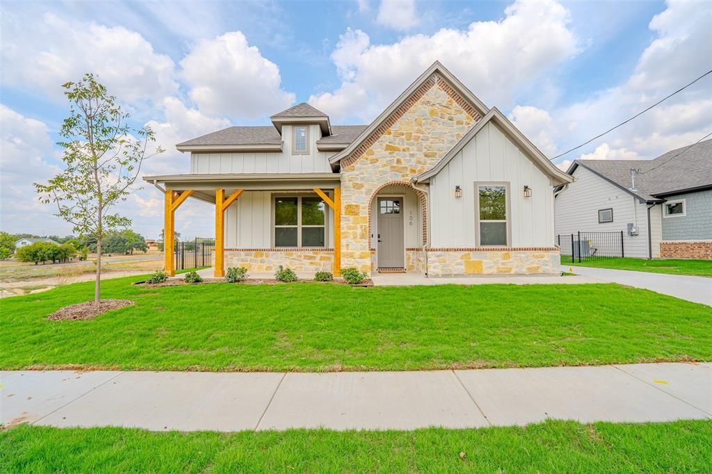106 K Street, Meridian, TX 76665 Main Photo
