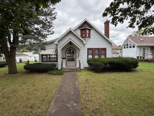 810 S River Park Drive, Guttenberg, IA 52052