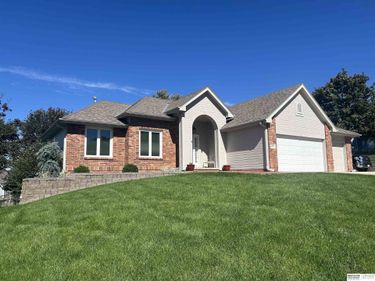 10020 Gary Street, La Vista, NE 68128