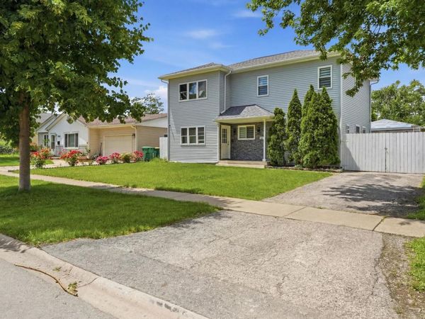 290 E Norman Lane , Wheeling, IL 60090