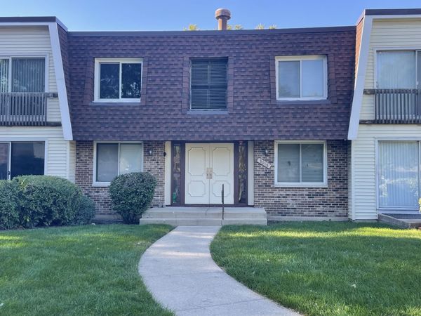 3018 Roberts Drive, Unit 3, Woodridge, IL 60517