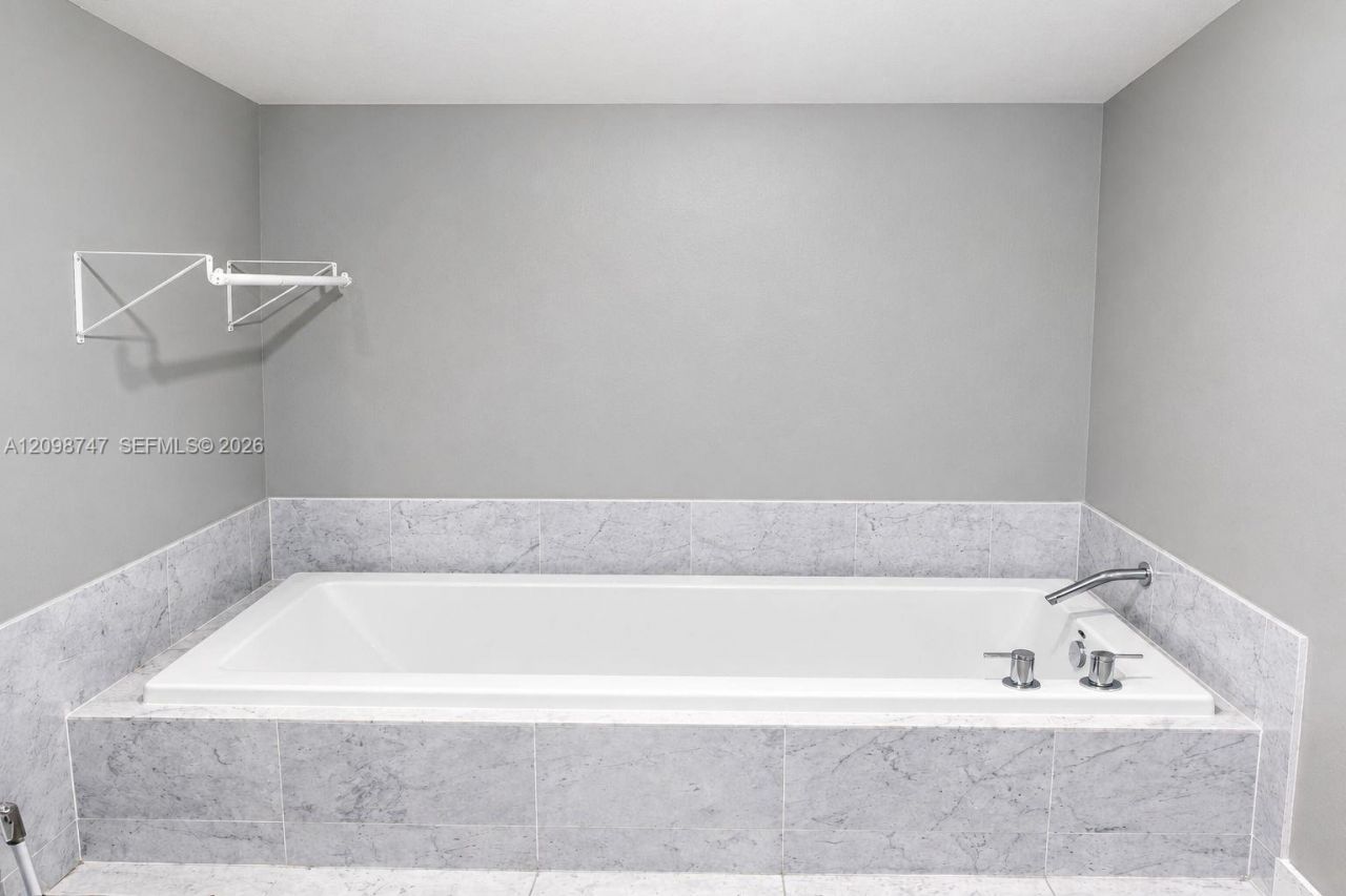 244 Biscayne Blvd , Unit 3204, Miami, FL 33132 Photo