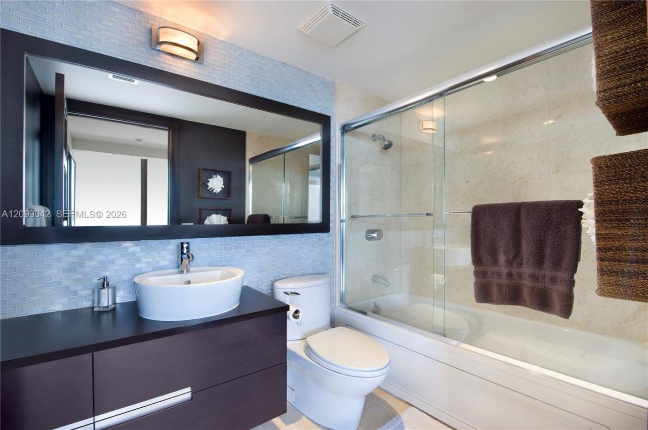 5875 Collins Ave , Unit 1008, Miami Beach, FL 33140 Photo