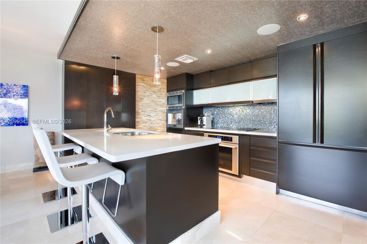 5875 Collins Ave , Unit 1008, Miami Beach, FL 33140 Photo