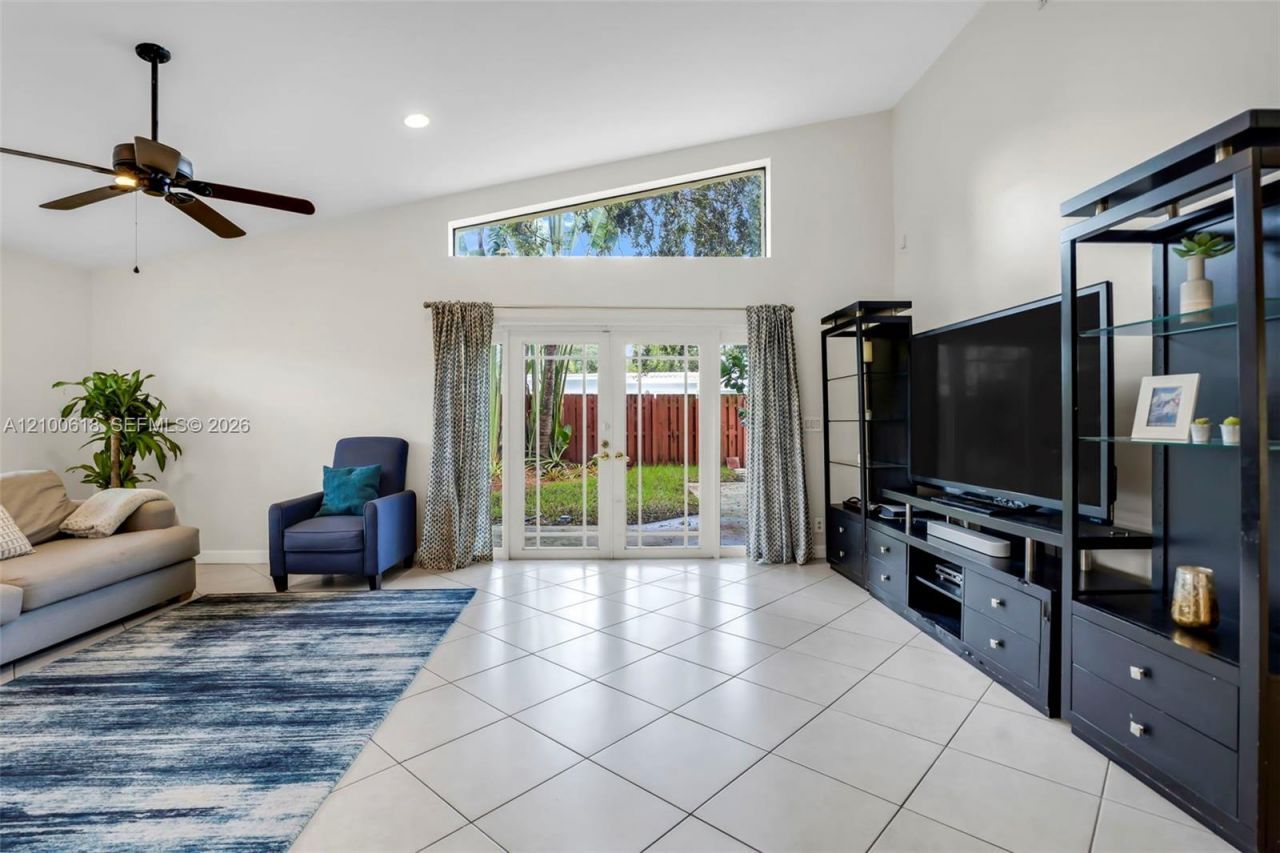 3225 Arthur Ter, Hollywood, FL 33021 Photo