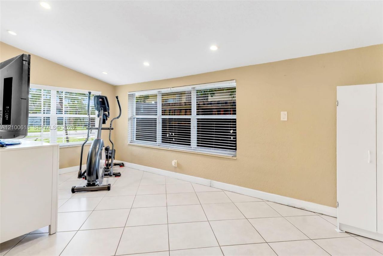 3225 Arthur Ter, Hollywood, FL 33021 Photo