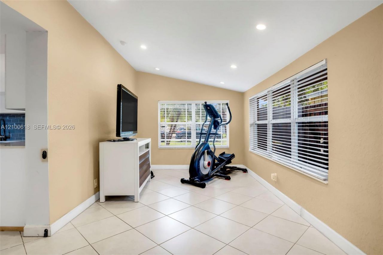3225 Arthur Ter, Hollywood, FL 33021 Photo