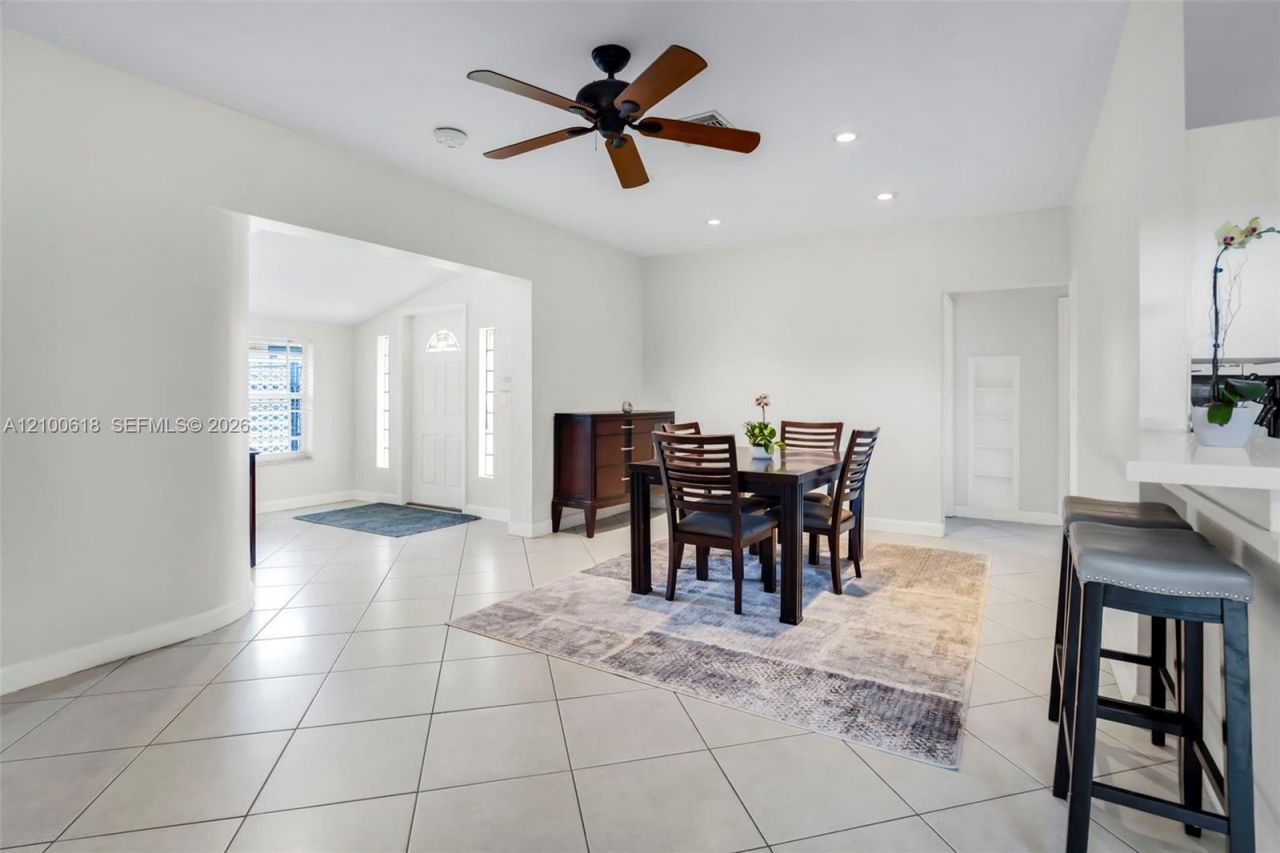 3225 Arthur Ter, Hollywood, FL 33021 Photo