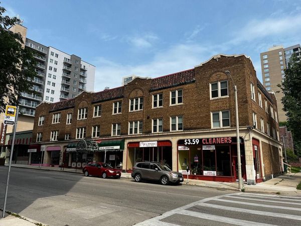 1800 N Farwell AVENUE, Milwaukee, WI 53202