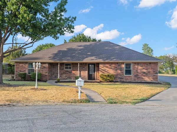 911 Clearview Street, Krum, TX 76249