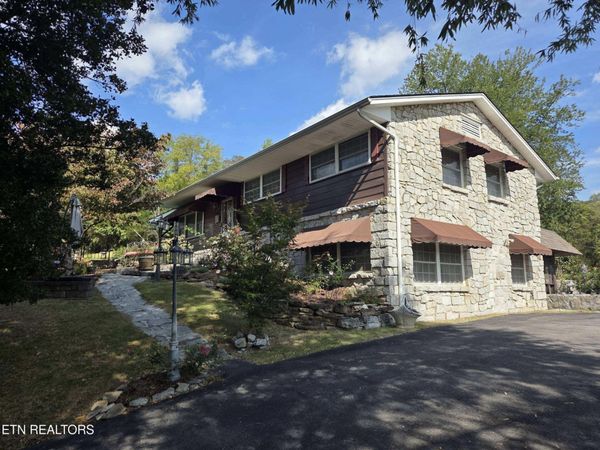572 Mountain Rd , Clinton, TN 37716