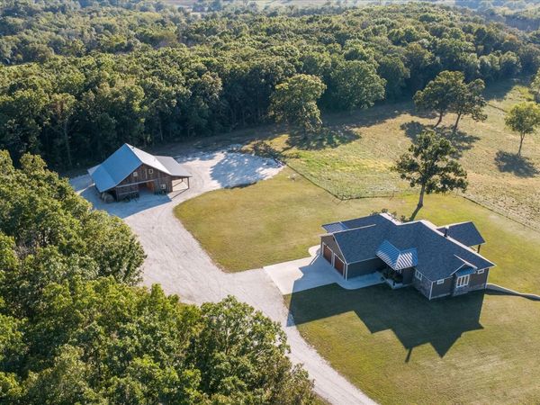 11998 E Highway 32 , Stockton, MO 65785