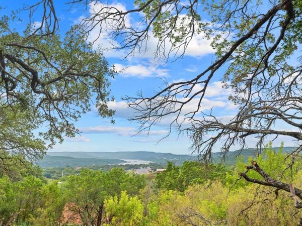 11013 W Lakeview DR, Jonestown, TX 78645