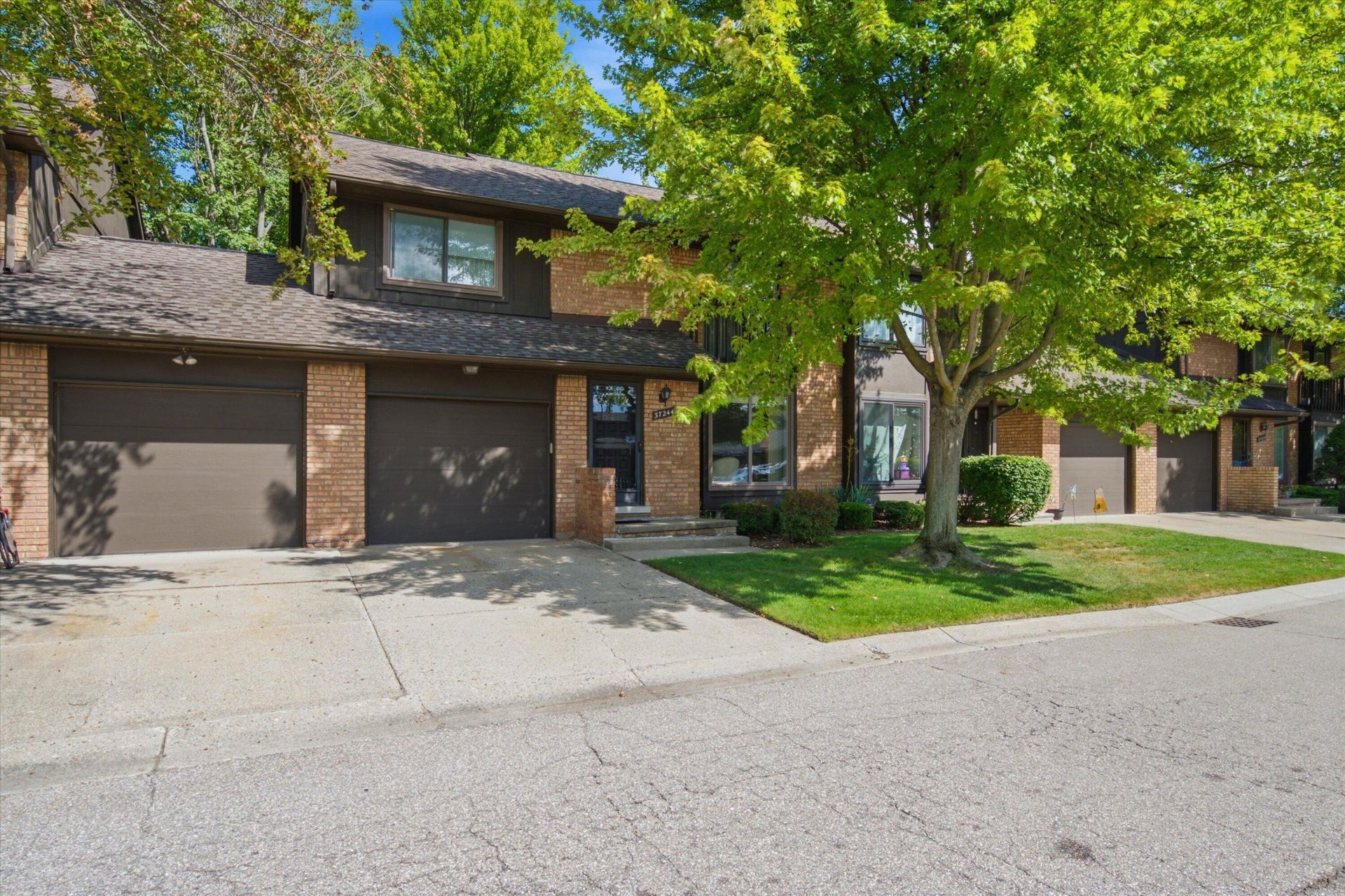 37244 Clubhouse Drive, Sterling Heights, MI 48312 Main Photo