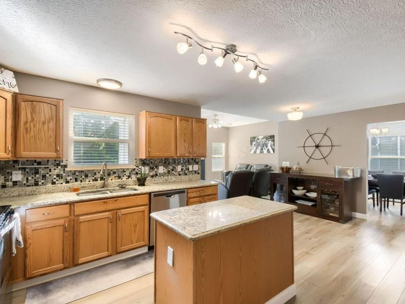 650 Streamwater Drive, Blacklick, OH 43004 Photo 6