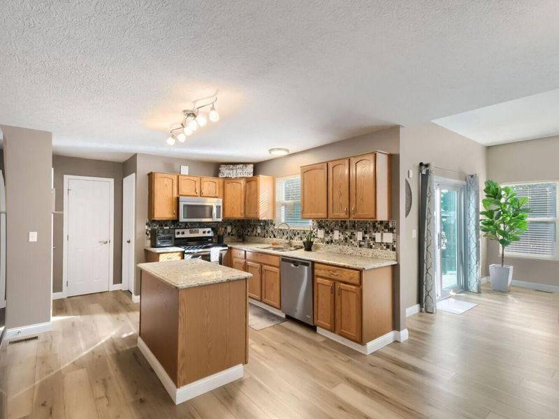 650 Streamwater Drive, Blacklick, OH 43004 Photo 7