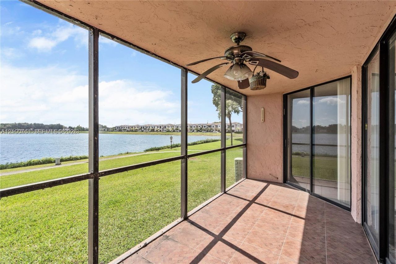 20850 San Simeon Way , Unit 106-5, Miami, FL 33179 Photo