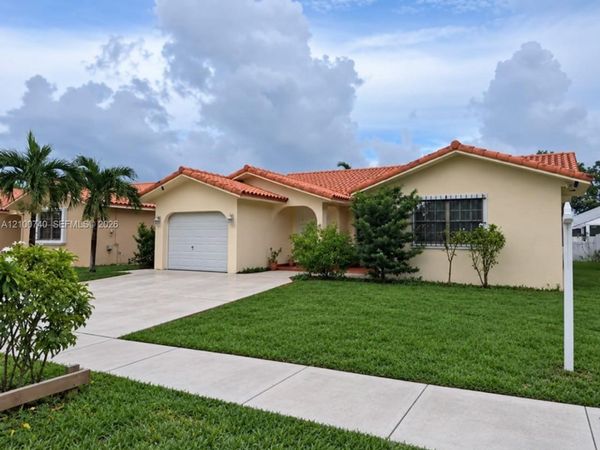 7557 W 4th Ln, Hialeah, FL 33014