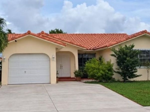 7557 W 4th Ln, Hialeah, FL 33014