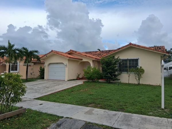 7557 W 4th Ln, Hialeah, FL 33014