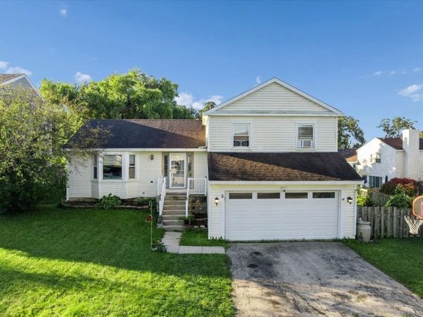 5 Sheffield Court , Streamwood, IL 60107