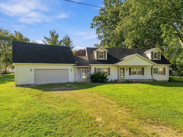 147 W Hubbard Street , Amboy, IL 61310