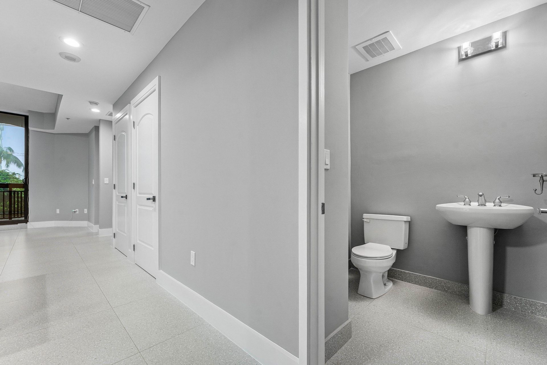 801 S Olive Avenue, Unit 820, West Palm Beach, FL 33401 Photo