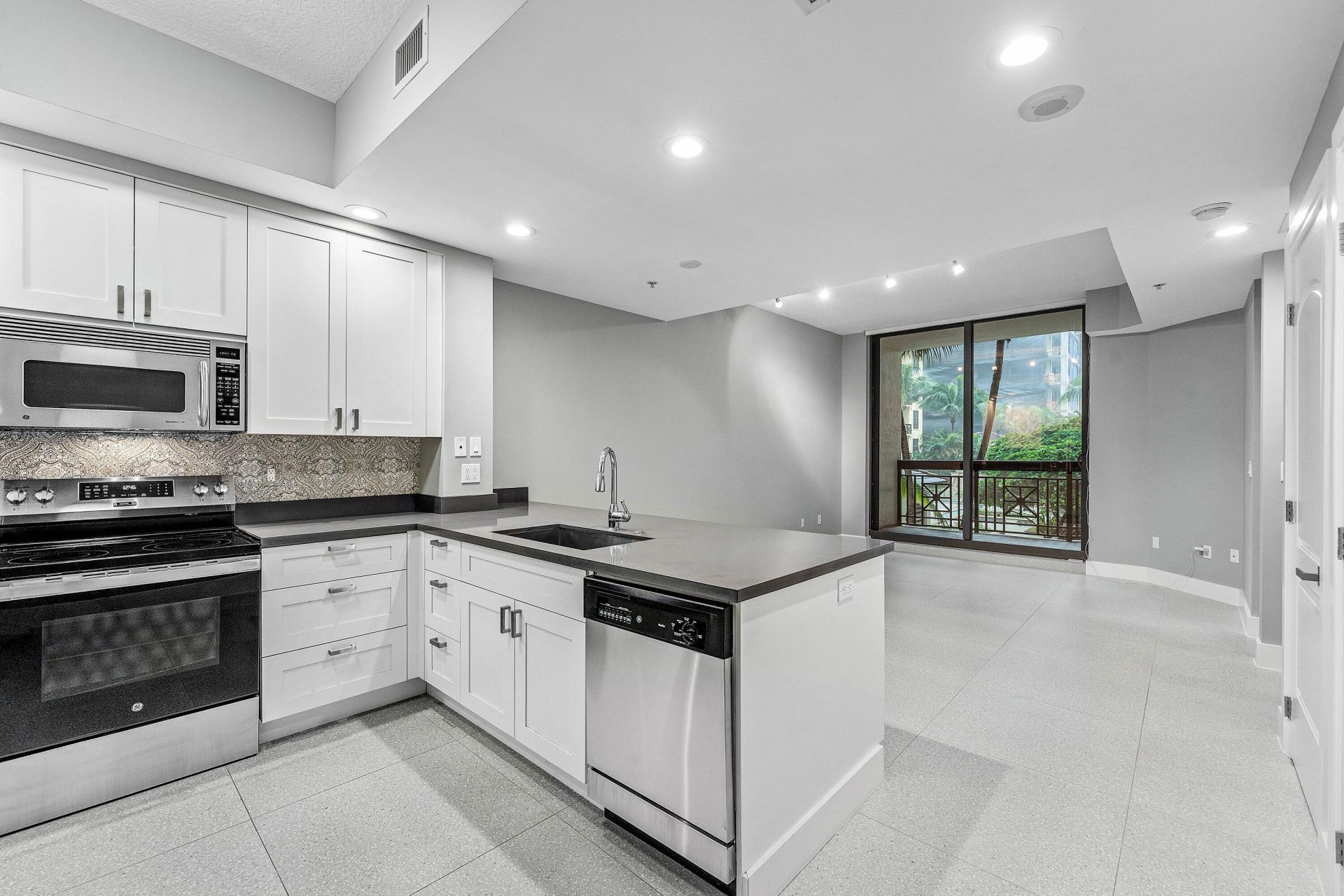 801 S Olive Avenue, Unit 820, West Palm Beach, FL 33401 Photo