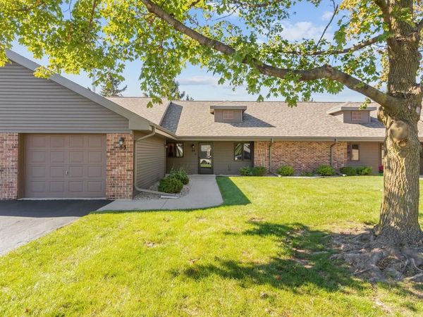 83 SPENCER VILLAGE COURT, Appleton, WI 54914