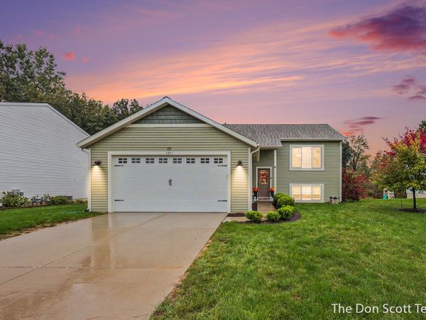 11851 Deerfield Drive, Ravenna, MI 49451