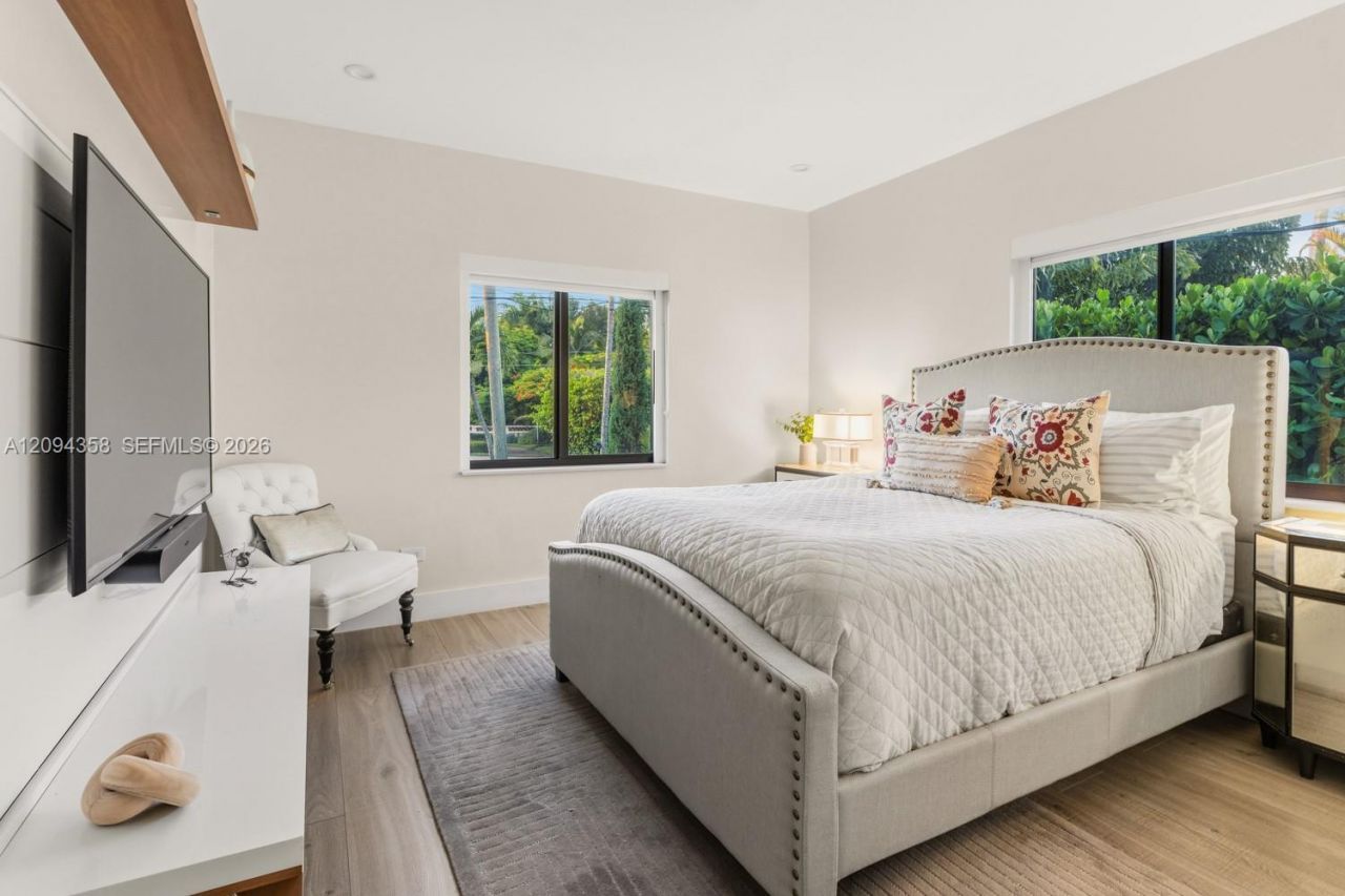 6235 Alton Rd, Miami Beach, FL 33140 Photo