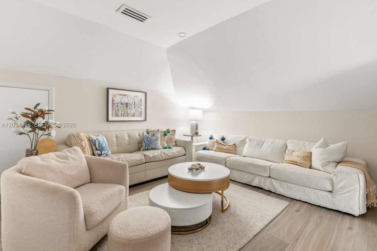 6235 Alton Rd, Miami Beach, FL 33140 Photo