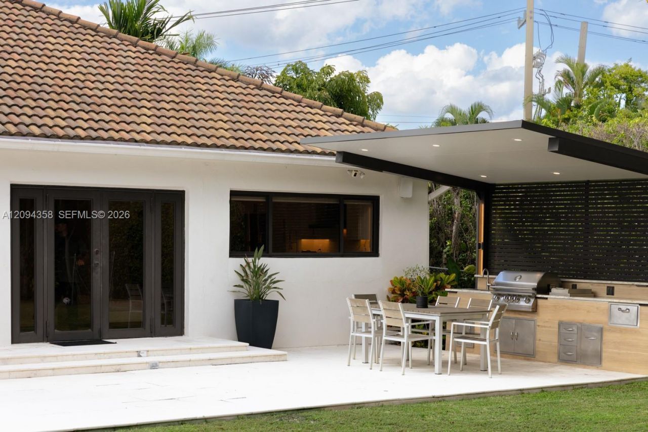 6235 Alton Rd, Miami Beach, FL 33140 Photo