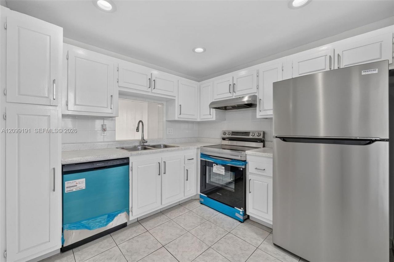 320 NE 12th Ave, Unit 703, Hallandale Beach, FL 33009 Photo