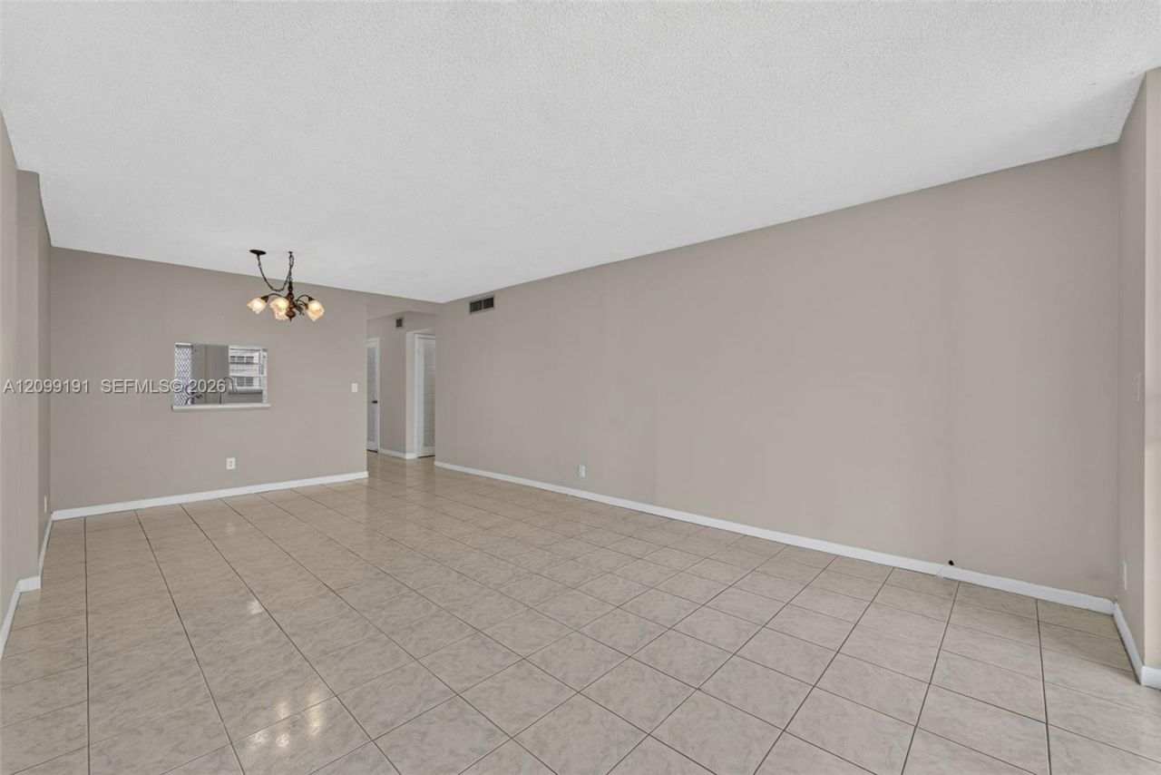 320 NE 12th Ave, Unit 703, Hallandale Beach, FL 33009 Photo