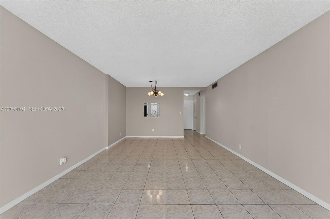 320 NE 12th Ave, Unit 703, Hallandale Beach, FL 33009 Photo