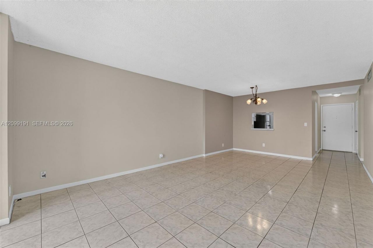 320 NE 12th Ave, Unit 703, Hallandale Beach, FL 33009 Photo