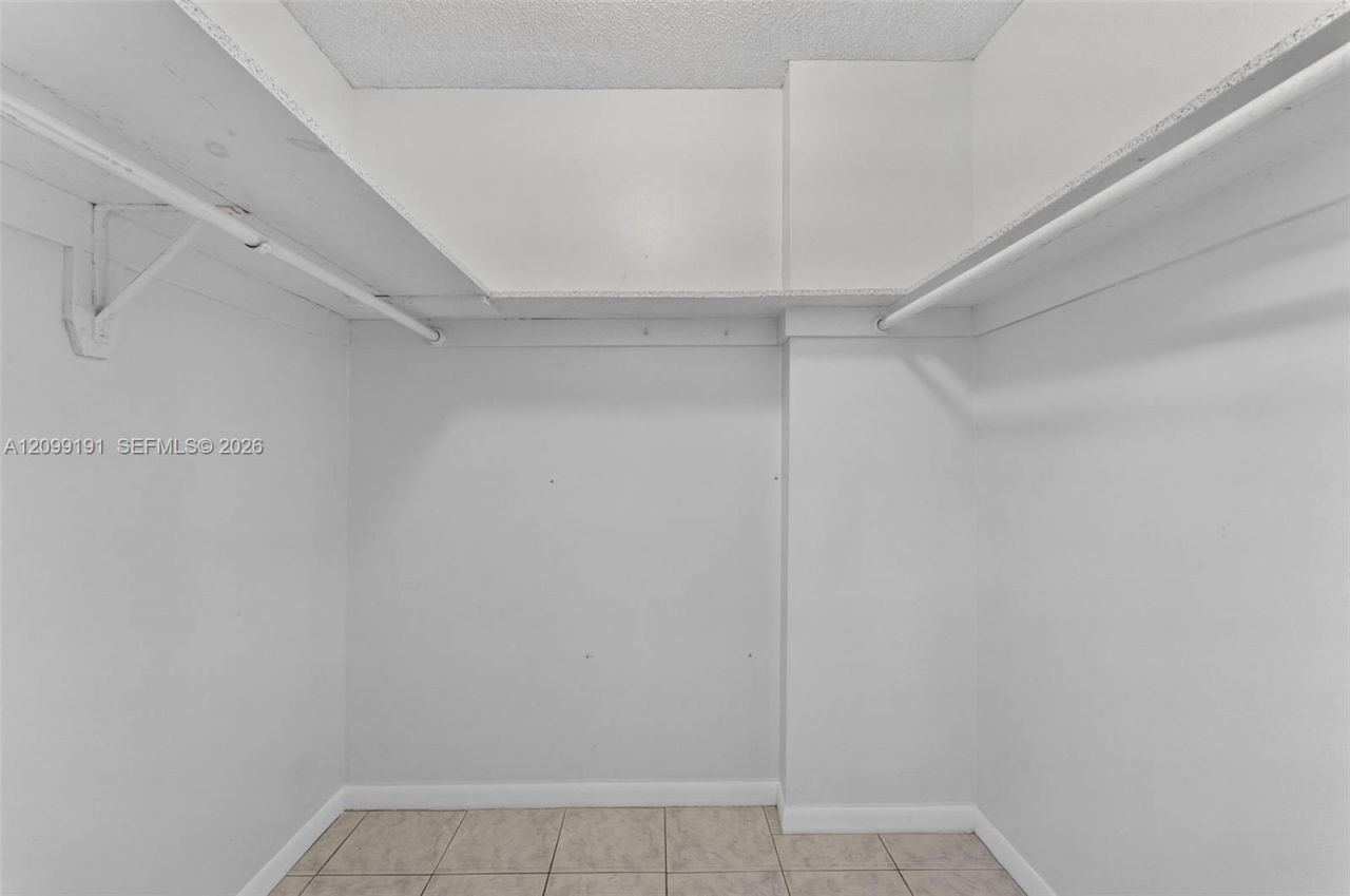 320 NE 12th Ave, Unit 703, Hallandale Beach, FL 33009 Photo