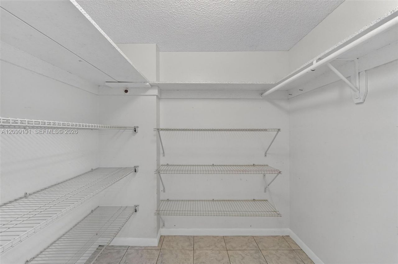 320 NE 12th Ave, Unit 703, Hallandale Beach, FL 33009 Photo