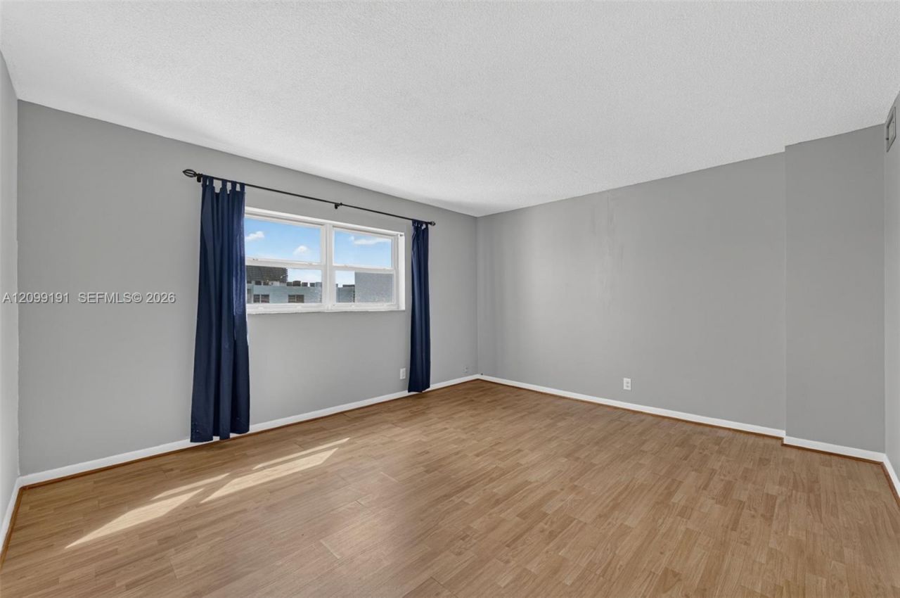 320 NE 12th Ave, Unit 703, Hallandale Beach, FL 33009 Photo