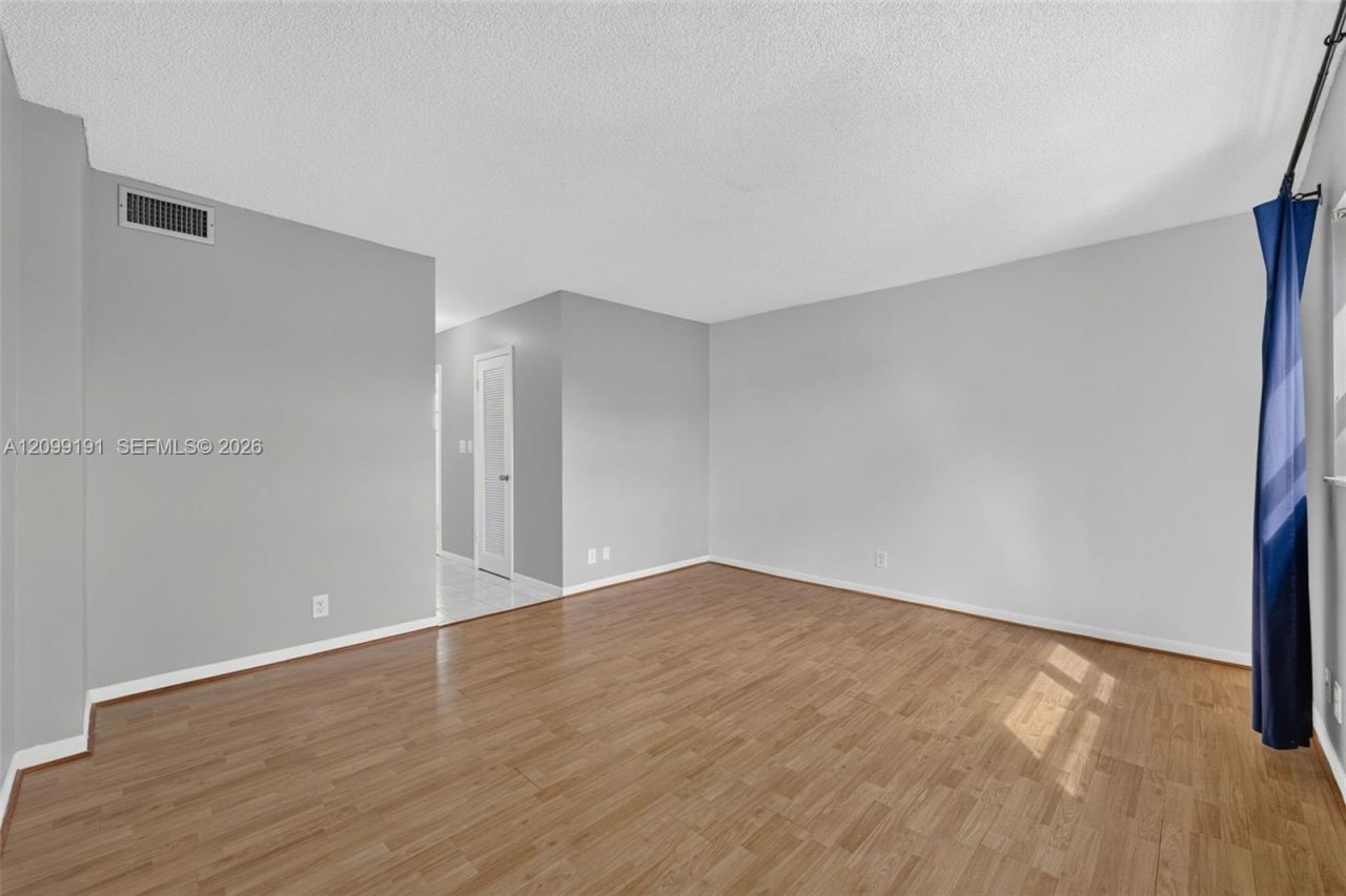 320 NE 12th Ave, Unit 703, Hallandale Beach, FL 33009 Photo