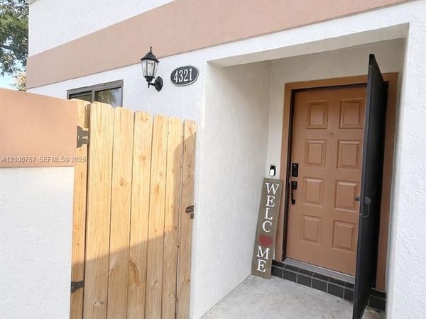 4321 SW 70th Ter , Davie, FL 33314