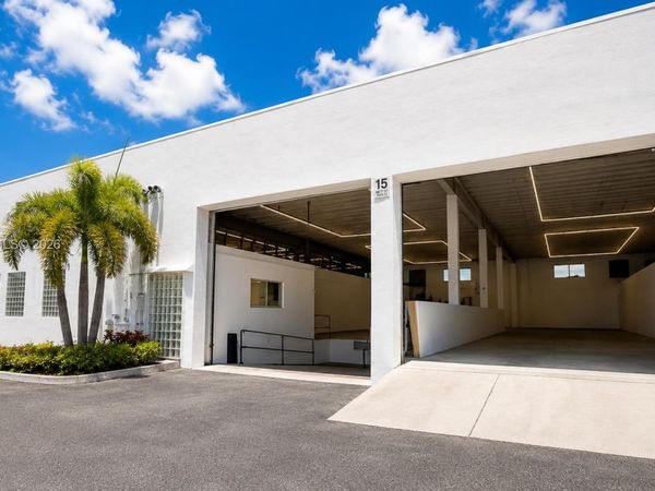 995 NW 72nd St , Miami, FL 33150