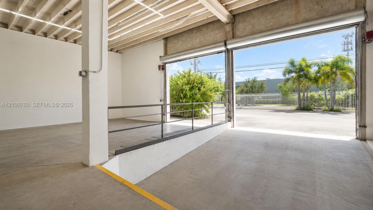 995 NW 72nd St , Miami, FL 33150 Photo