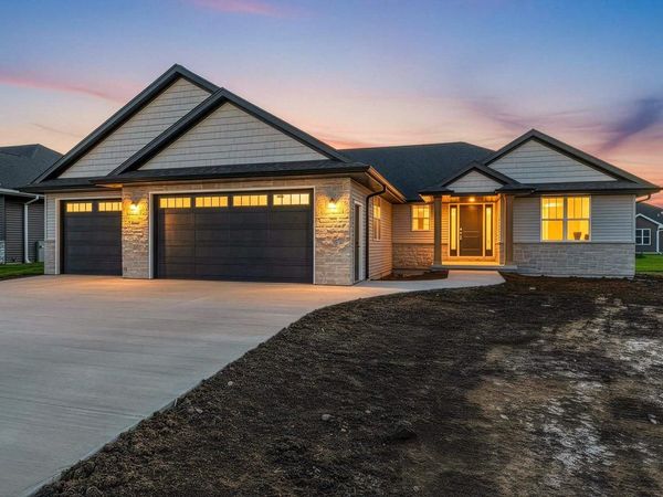 1424 DIVINITY DRIVE, De Pere, WI 54115