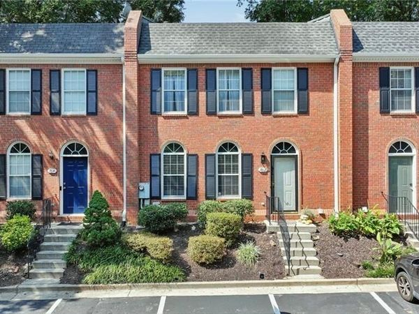 7810 Saint Charles Square, Roswell, GA 30075